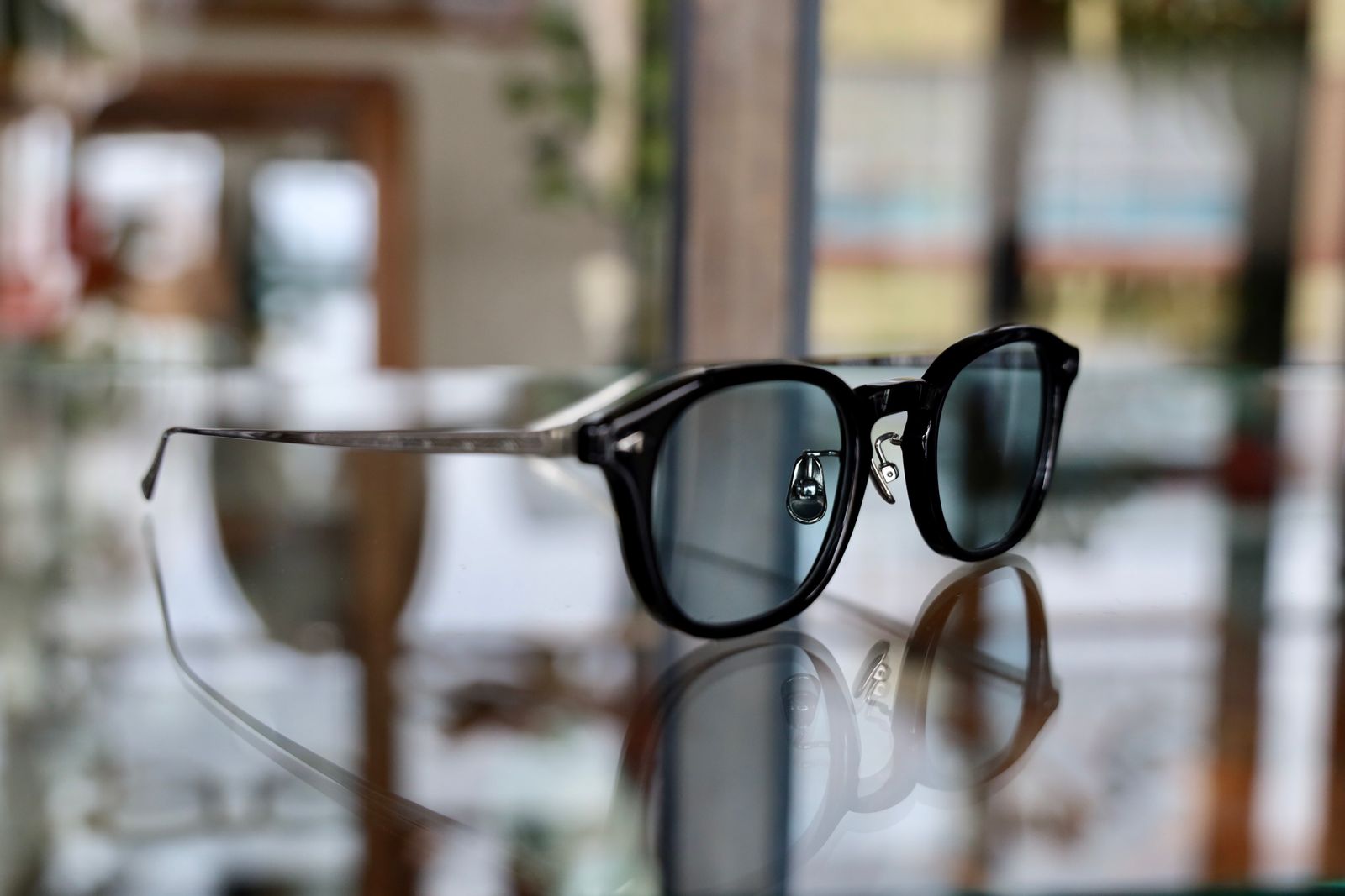 ノチノオプティカル   "JIFUSAN" #6. GLOSS BLACK × BLUE GREY to GREY(調光モデル)
