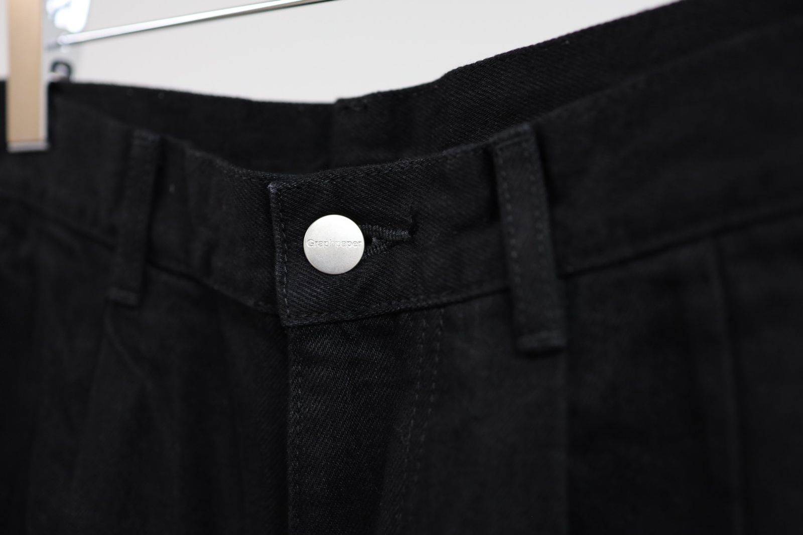 グラフペーパー Selvage Denim Two Tuck Pants(GU261-40061RB)BLACK_WASHED