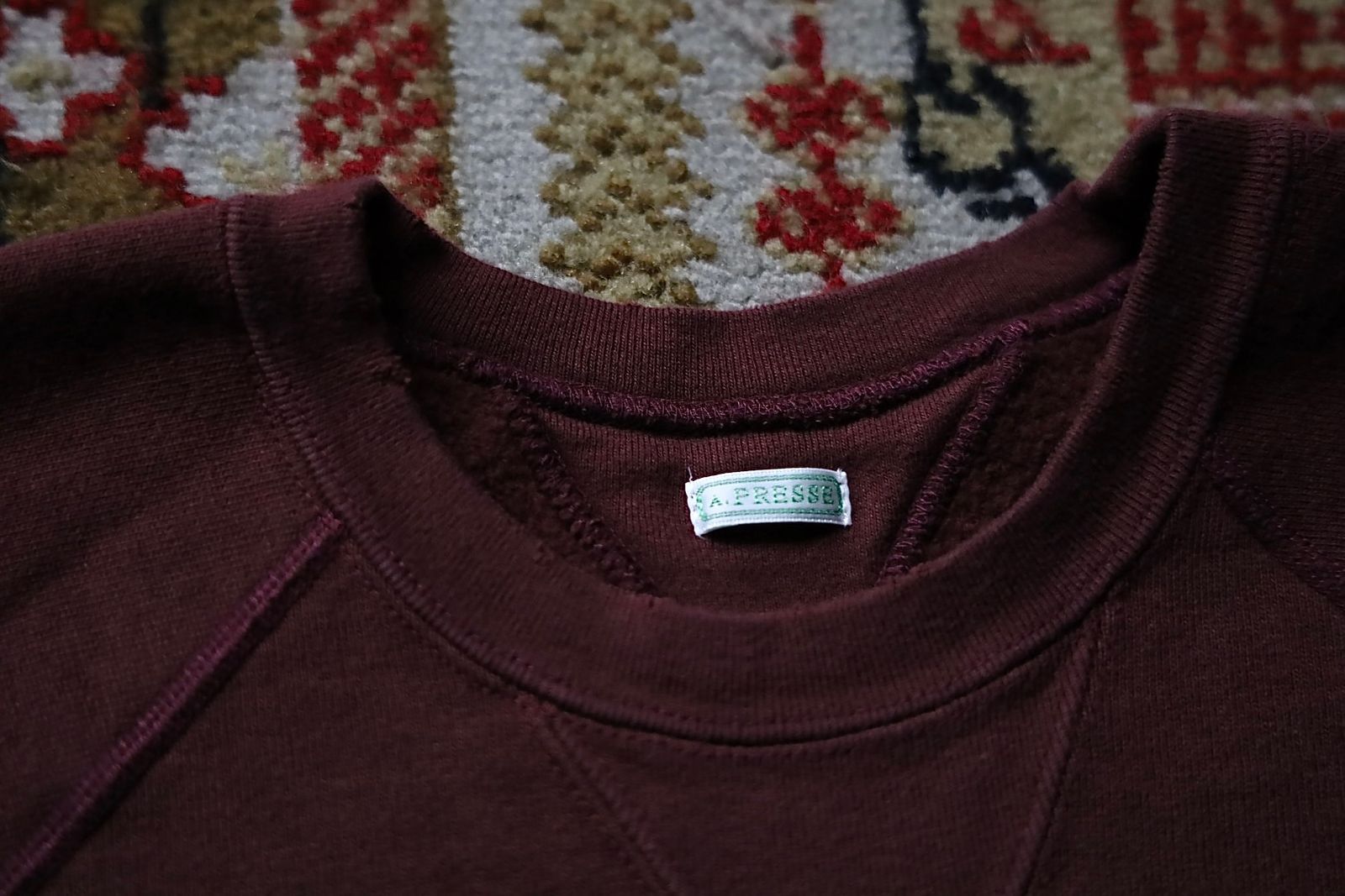 アプレッセ 2026 STYLE2 Vintage Double V Sweatshirt(26AAP-05-16)BURGUNDY☆9月5日(土)発売！