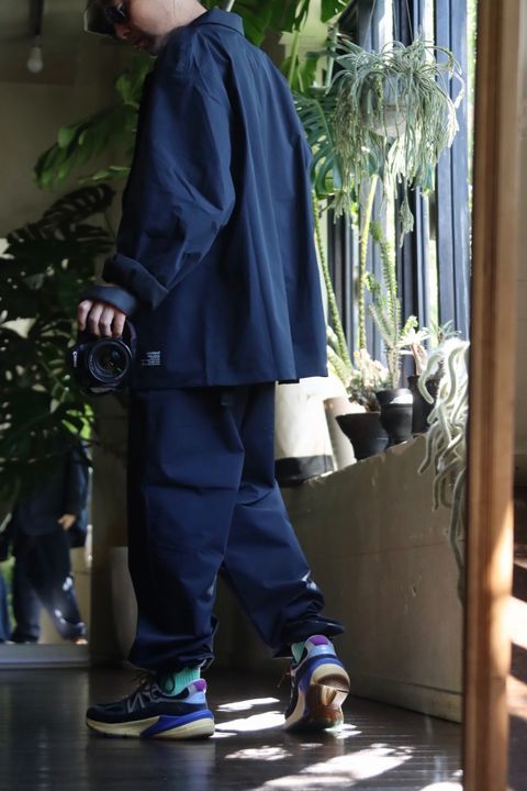 FreshService × HOUYHNHNM “EDITOR’S JACKET” & “EDITOR’S TROUSERS”NAVYスタイル