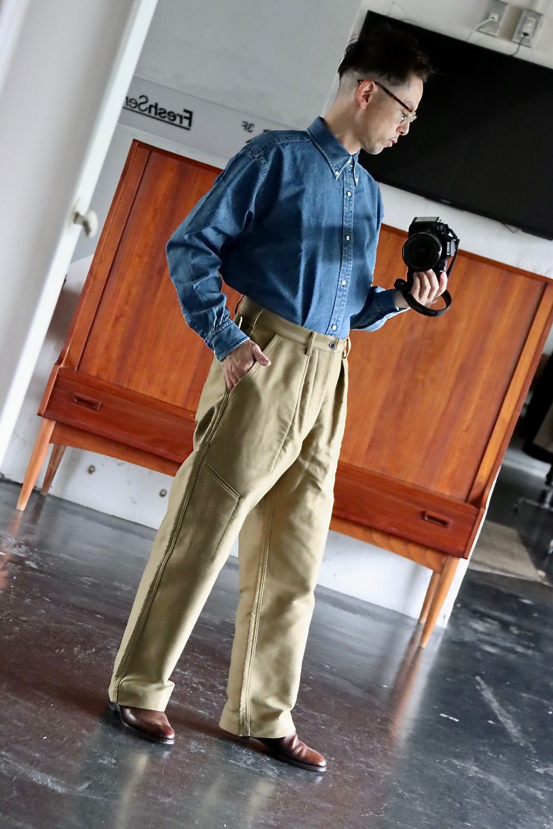 blurhms22FW Work Cardigan Jacket & Utility Back side Trousersスタイル.2022.8.14.