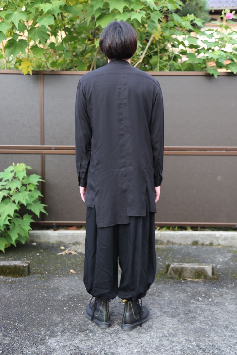 超人気の B yamamoto Yohji Yamamoto 20ss- シワギャバ B 釦スリット