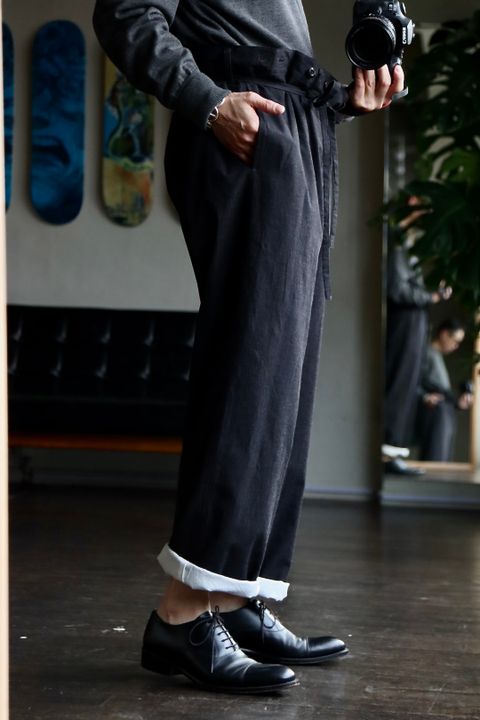 blurhms Selvage Twill Button Tuck Easy Pantsスタイル