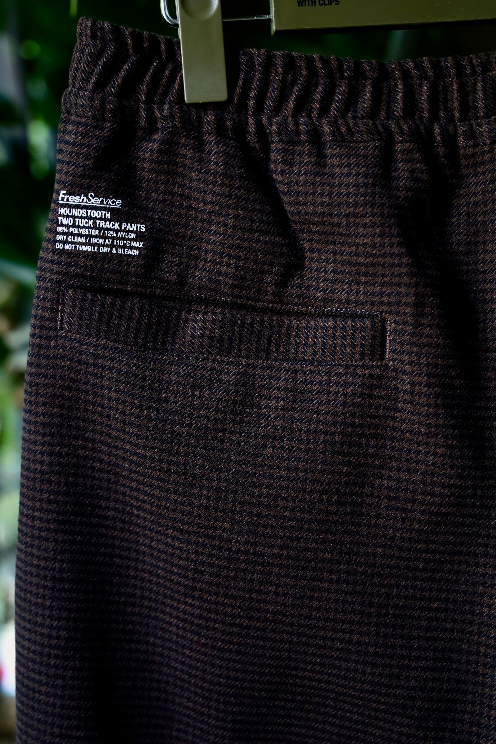 フレッシュサービス HOUNDSTOOTH TWO TUCK TRACK PANTS (FSC243-40188)BROWN