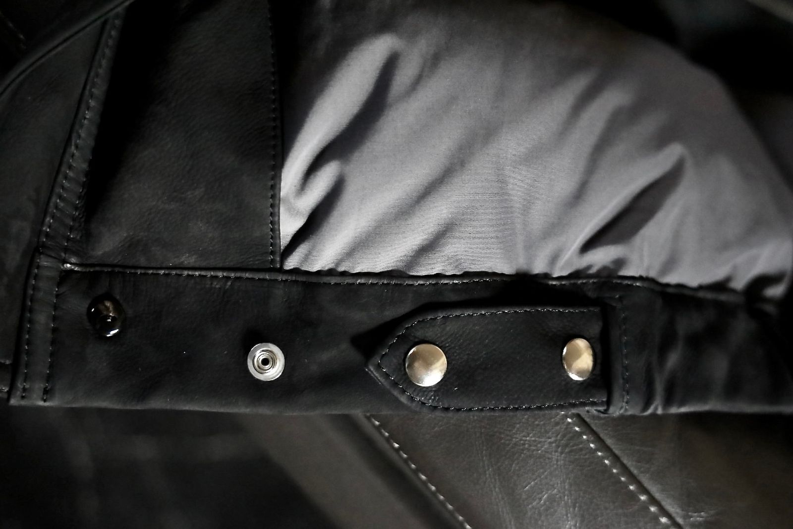 A.PRESSE Nubuck Leather Down Jacketスタイル