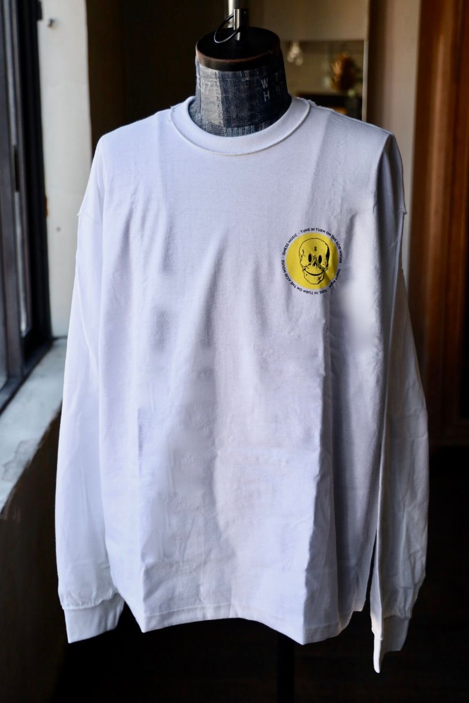 イズネスミュージック 25AW TAH LONG SLEEVE T-SHIRT (IMP6_14_TAHLS01) WHITE