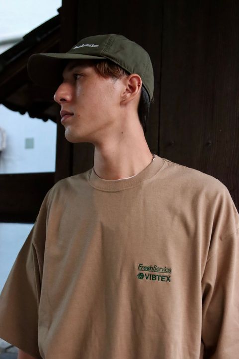 FreshService フレッシュサービス 23AW VIBTEX for FreshService “S/S CREW NECK TEE”スタイル