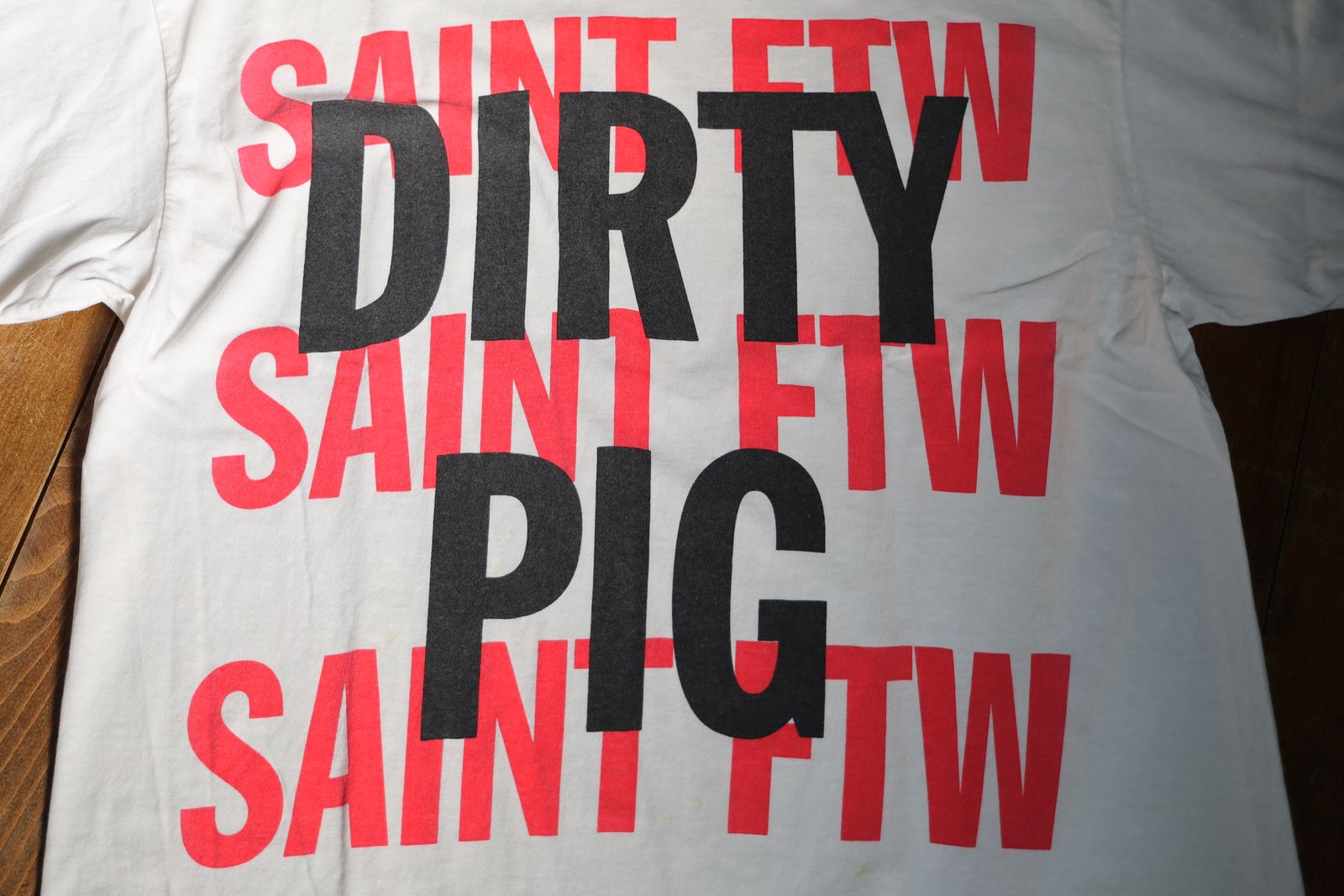 【SAINT M××××××】DIRTY PIG 半そで Tシャツ 男女兼用 SM-HR8-0000-021/SS TEE/DIRTY PIG(M WHITE): SAINT MXXXXXX