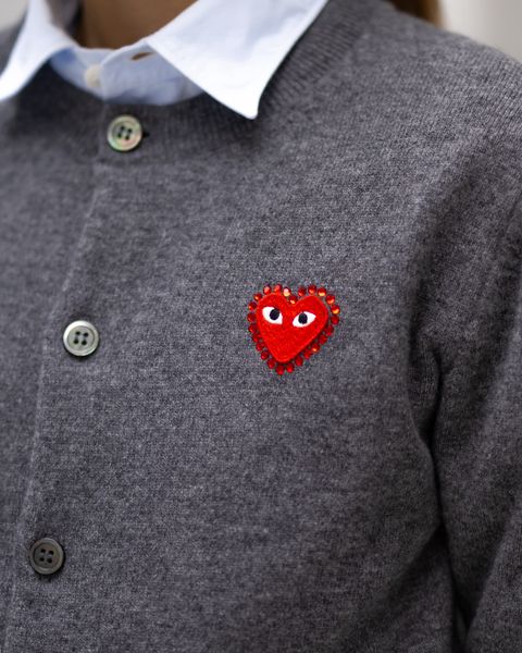 PLAY COMME des GARCONS 新作ROUND NECK RHINESTONE CARDIGAN style.2025.11.23