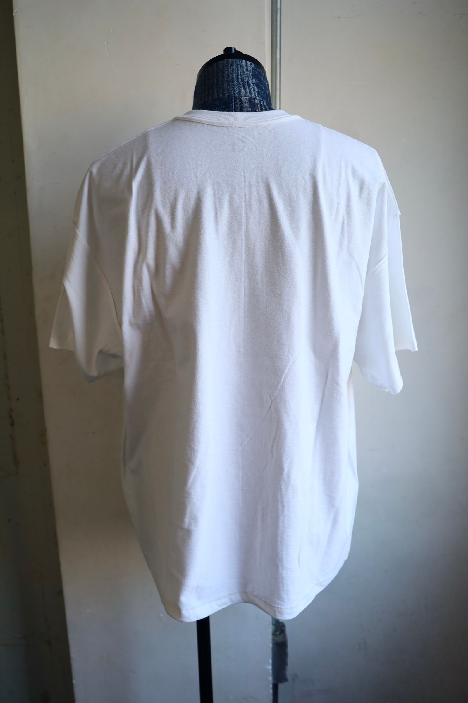 イズネスミュージック 25SS LOGO T-SHIRT(IMP5_22_ISNESSMUSIC5ST01)WHITE