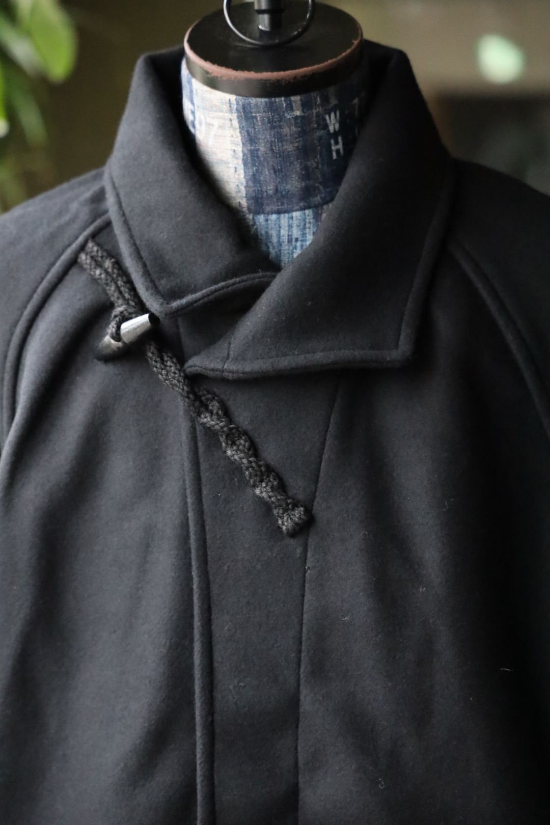 イズネス 25AW DUFFLE SMOCKS COAT (25AW_32_1007AWCOAT02)BLACK☆新作発売！