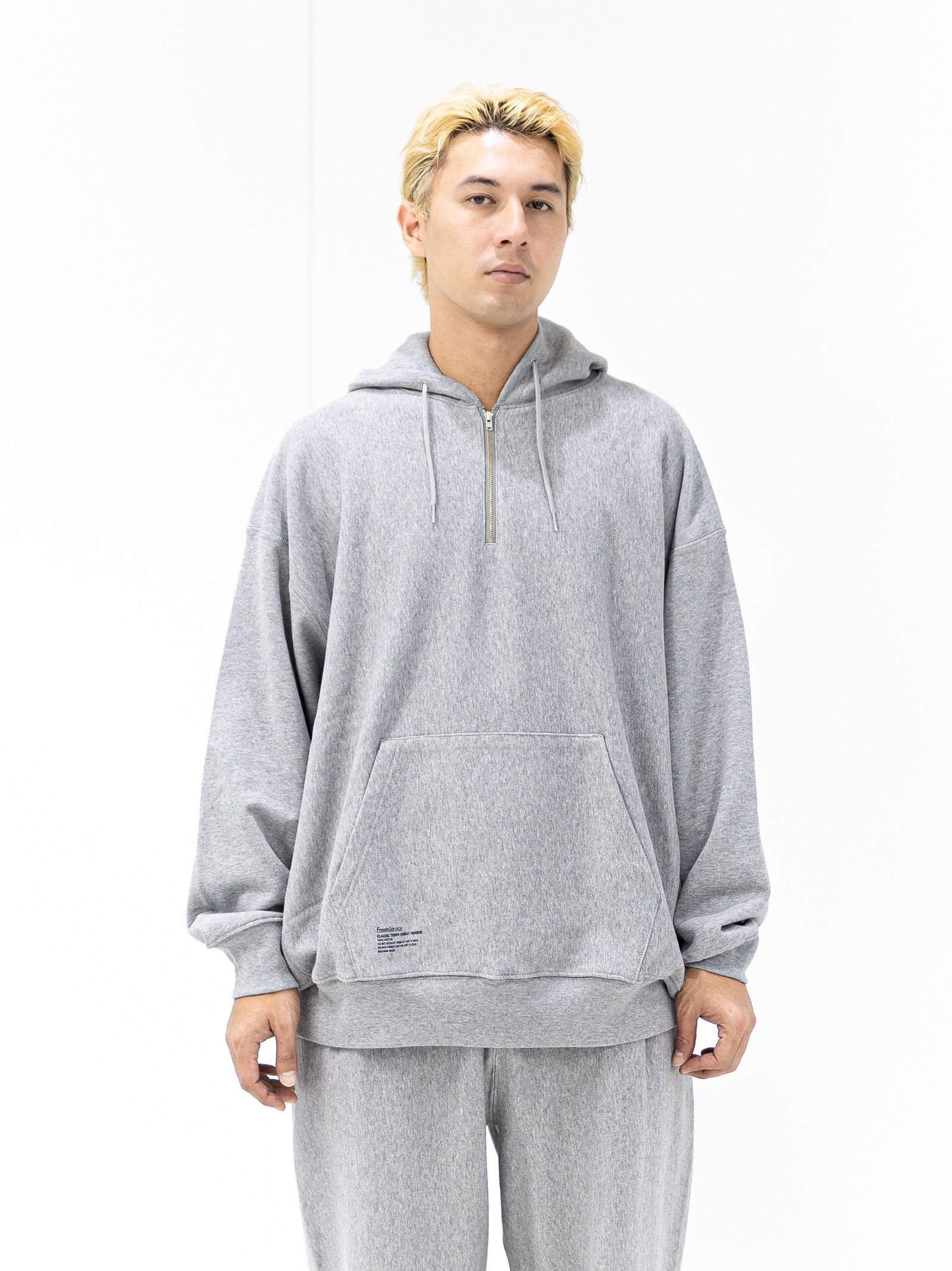 フレッシュサービス CLASSIC TERRY SWEAT HOODIE MARKスタイル