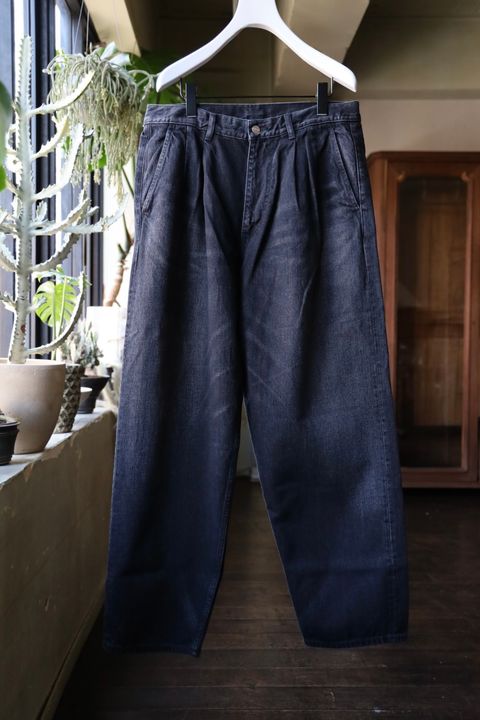 グラフペーパー Selvage Denim Two Tuck Tapered Pants(GU261-40060DB)BLACK_DARK FADE★1月24日(土)発売！