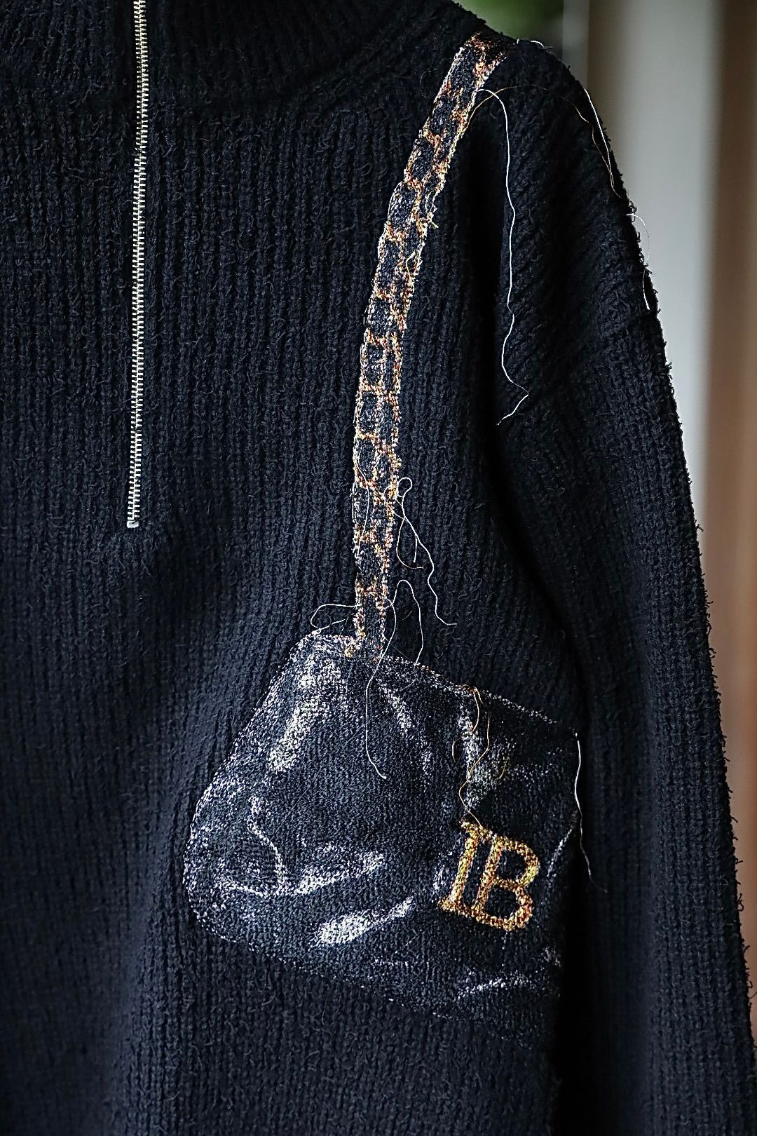 doublet ダブレット26AW TROMPE L’OEIL EMBROIDERY HALF ZIP KNIT (26AW56KN229)BLACK☆8月15日(土)発売！
