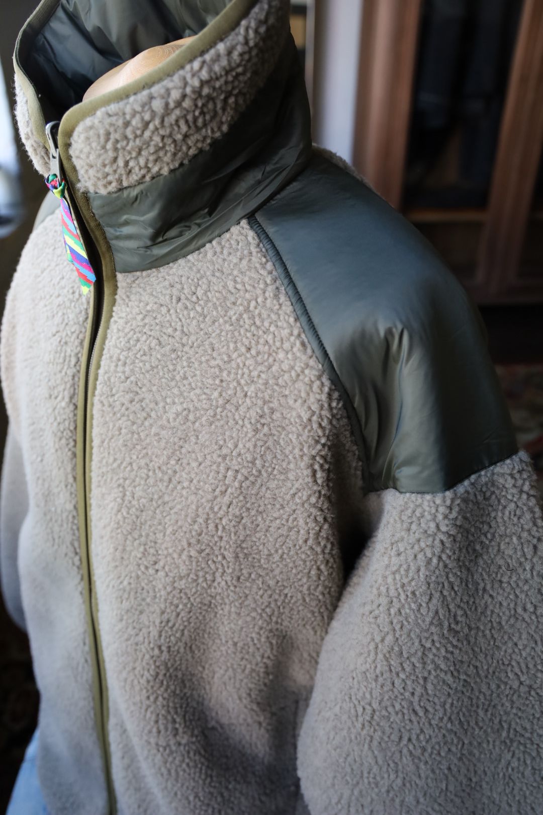 イズネス 25AW REVERSIBLE FLEECE DOWN JACKET is-ness×TAION (25AW_34_1007AWDOWNJK01)KHAKI☆新作発売！