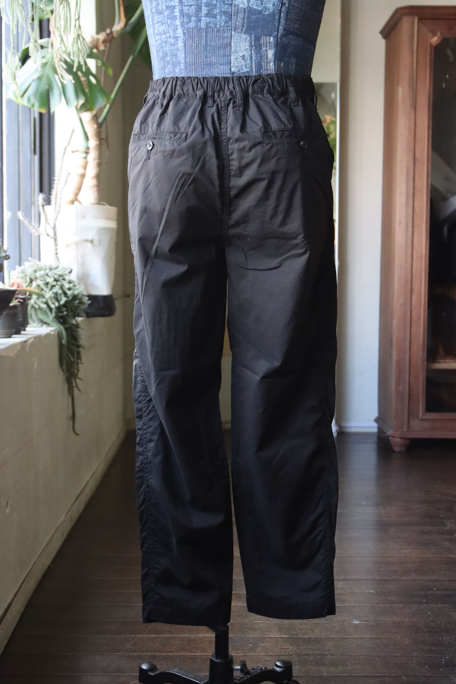 グラフペーパー Garment Dyed Typewriter Slacks(GM241-40013)DEEP BLACK