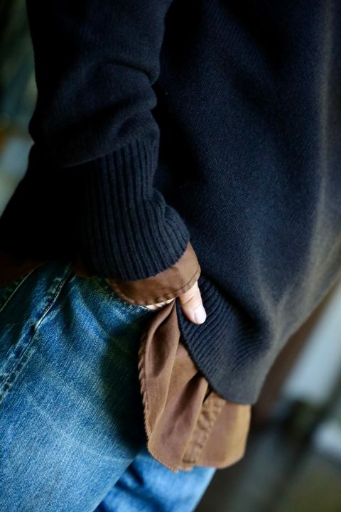 A.PRESSE Turtleneck Sweater"BROWN"スタイル