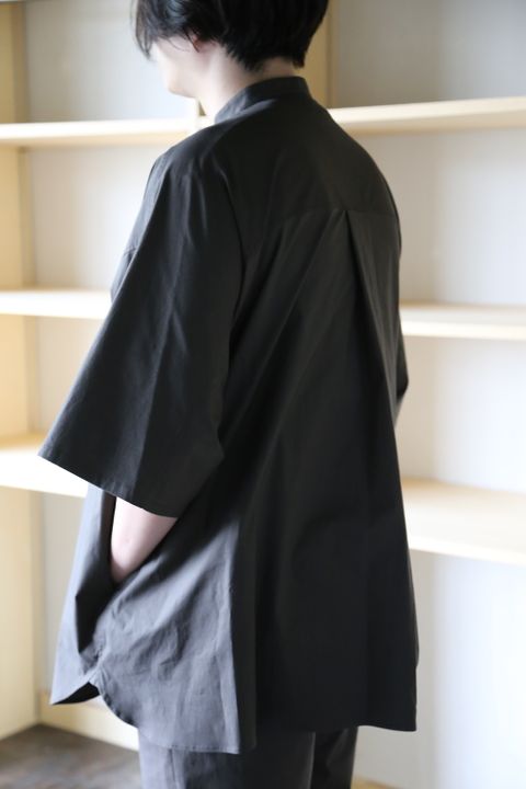 Graphpaper Stretch Typewriter Stand Collar Short Yoke Sleeve Shirt(GM212-40615B) style.2021.6.12