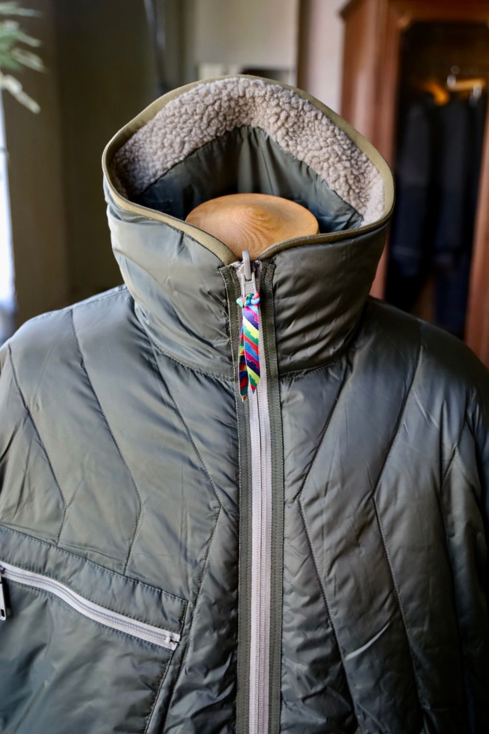 イズネス 25AW REVERSIBLE FLEECE DOWN JACKET is-ness×TAION (25AW_34_1007AWDOWNJK01)KHAKI☆新作発売！