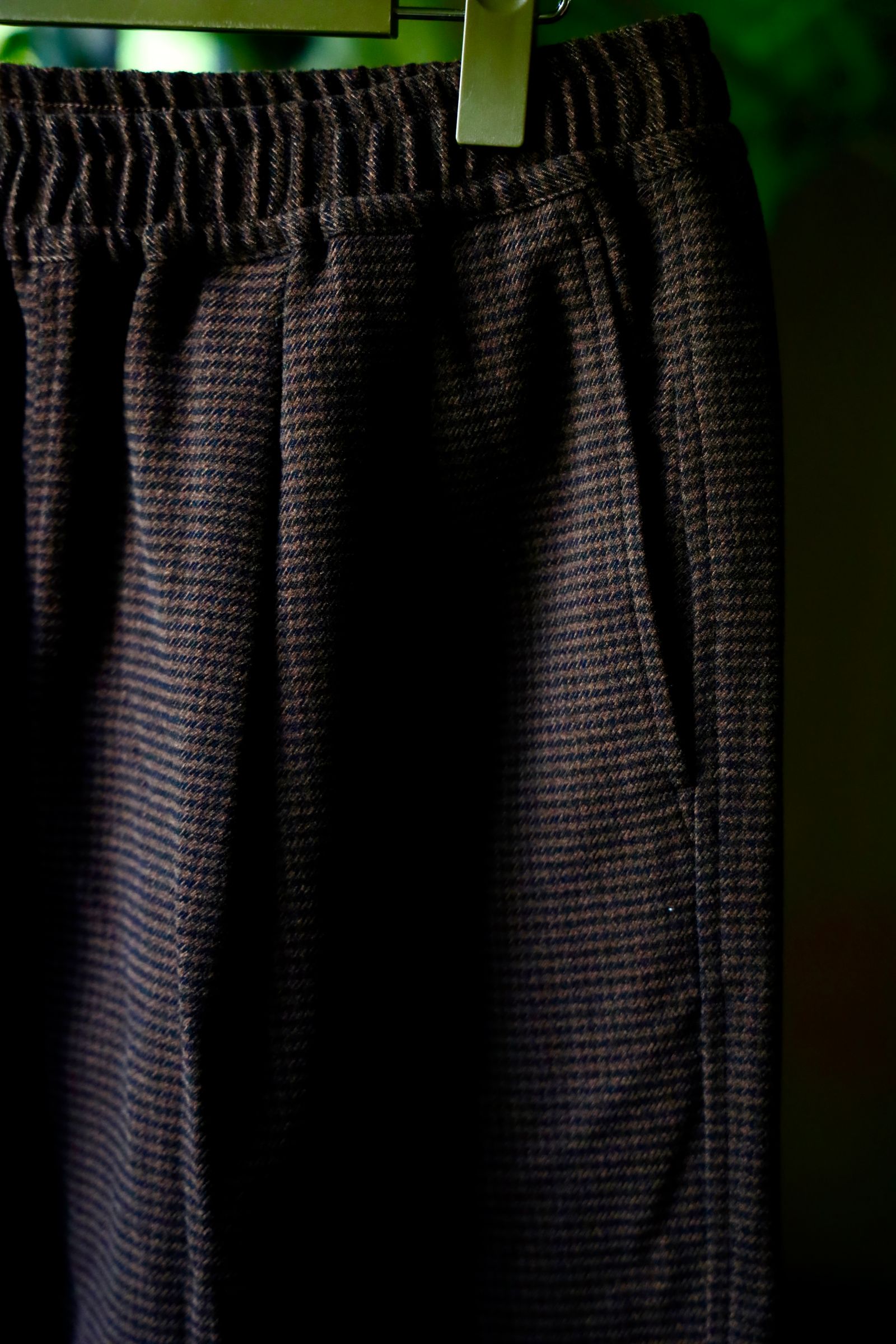 フレッシュサービス HOUNDSTOOTH TWO TUCK TRACK PANTS (FSC243-40188)BROWN