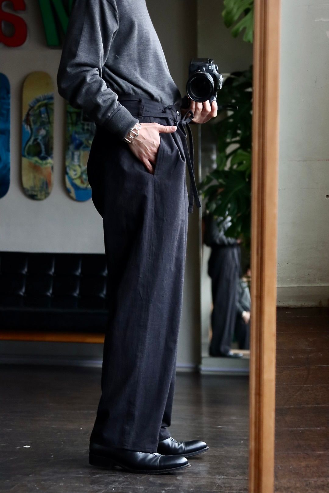 blurhms Selvage Twill Button Tuck Easy Pantsスタイル