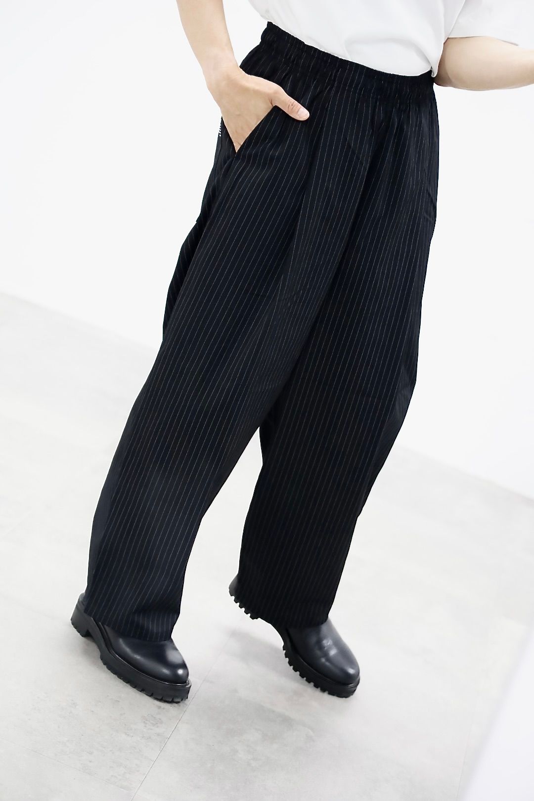 FreshService 26SS CORPORATE WIDE EASY PANTS"BLACK STRIPE"スタイル