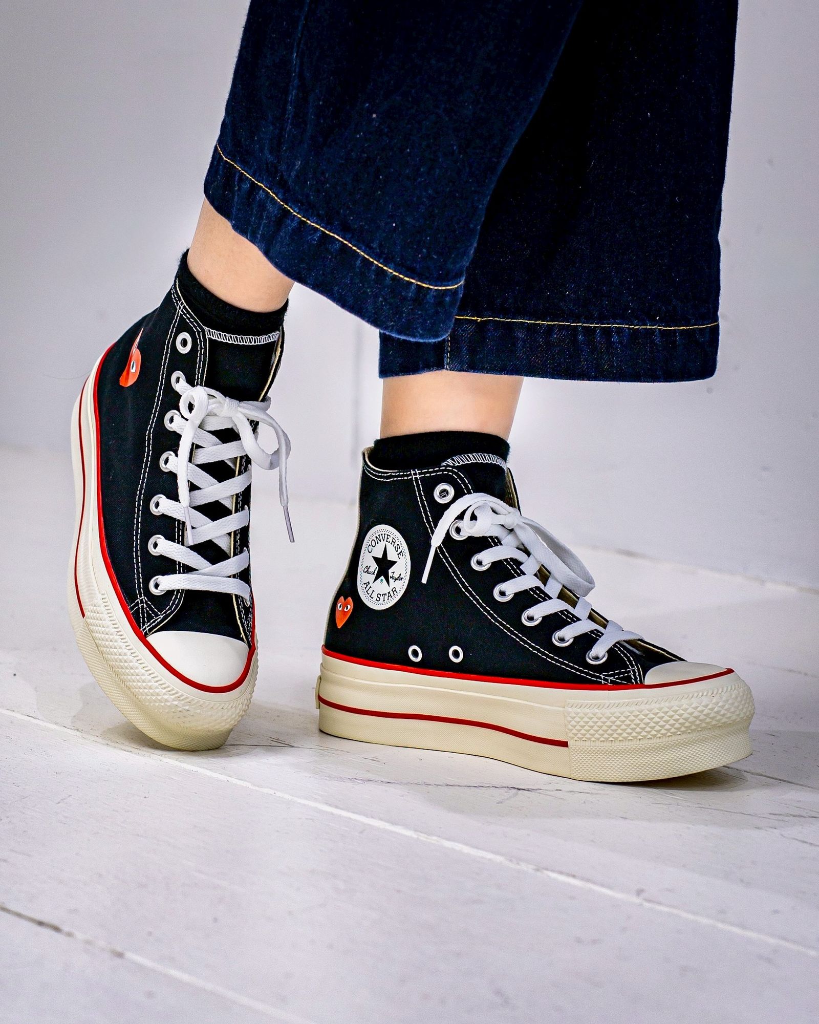 PLAY COMME des GARCONS V-NECK CARDIGAN DOUBLE BURGENDY EMBLEM style.2025.11.12