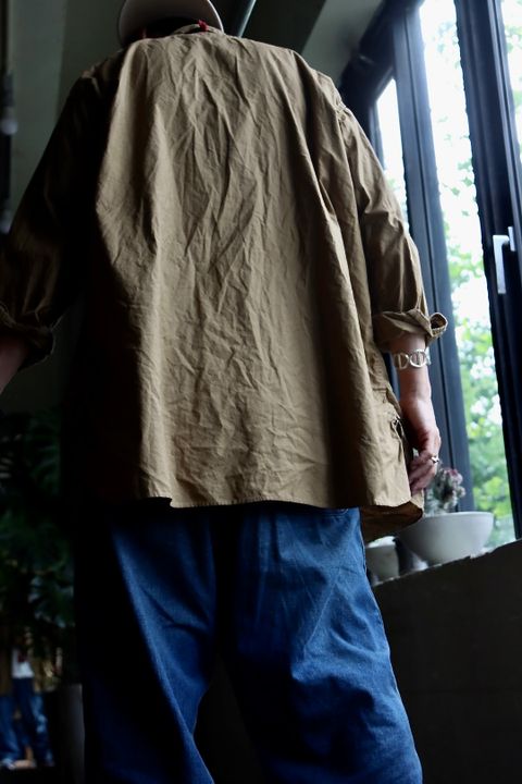アプレッセ22AW Over Dyeing Military Shirt"BEIGE"スタイル