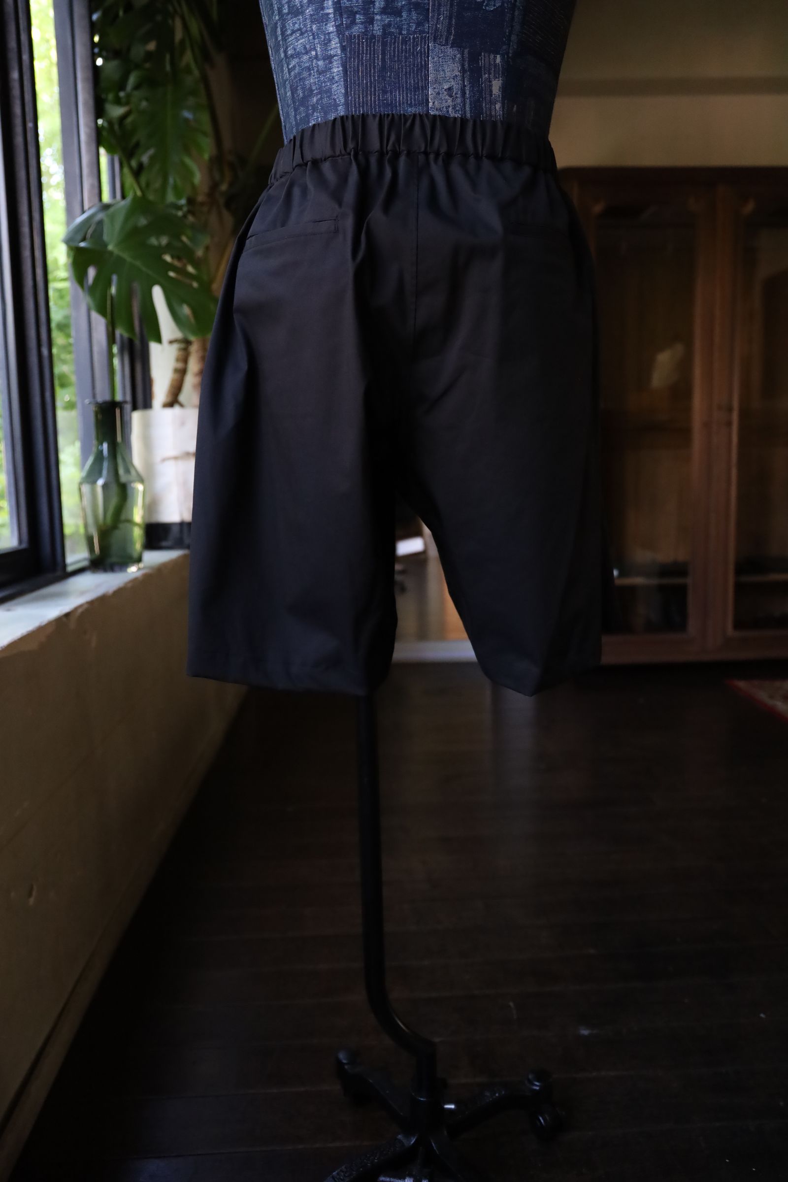 グラフペーパー24SS Solotex Twill Slim Waisted Chef Shorts(GM241-40299B)BLACK