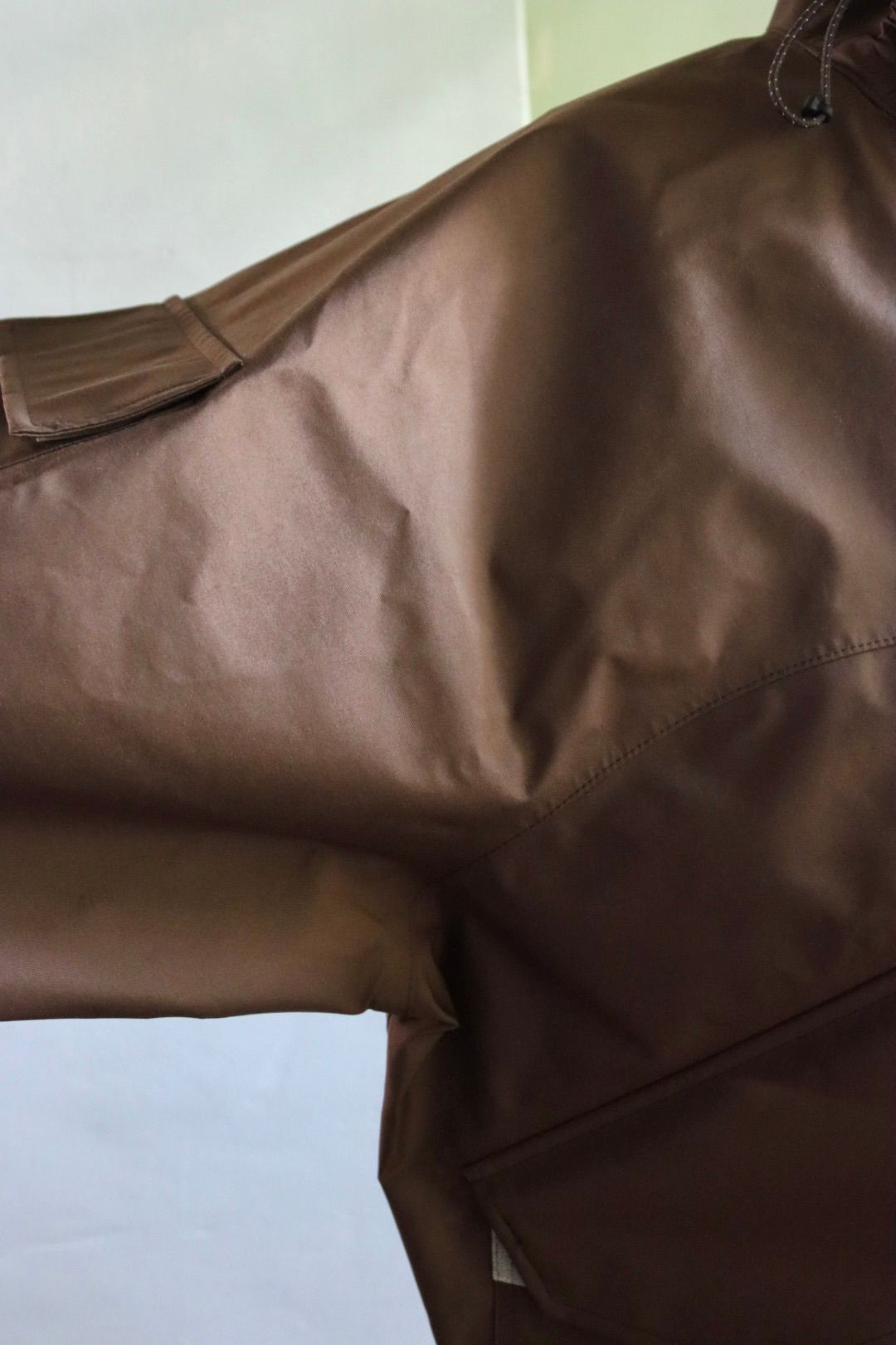 イズネス23AW NINJA HOODIE SHELL JACKET(1005AWJK02)BROWN