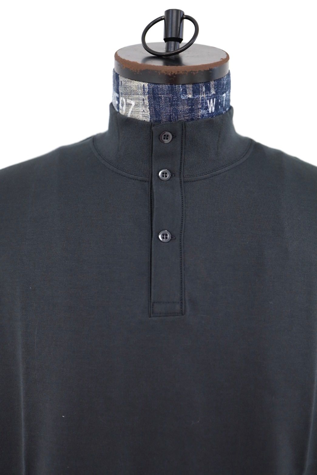 グラフペーパー26SS Tri Spun Cotton S/S Henley High Neck Tee(GM261-70350)CHARCOAL☆2月28日(土)発売！