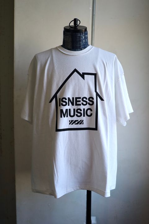 イズネスミュージック 25SS LOGO T-SHIRT(IMP5_22_ISNESSMUSIC5ST01)WHITE