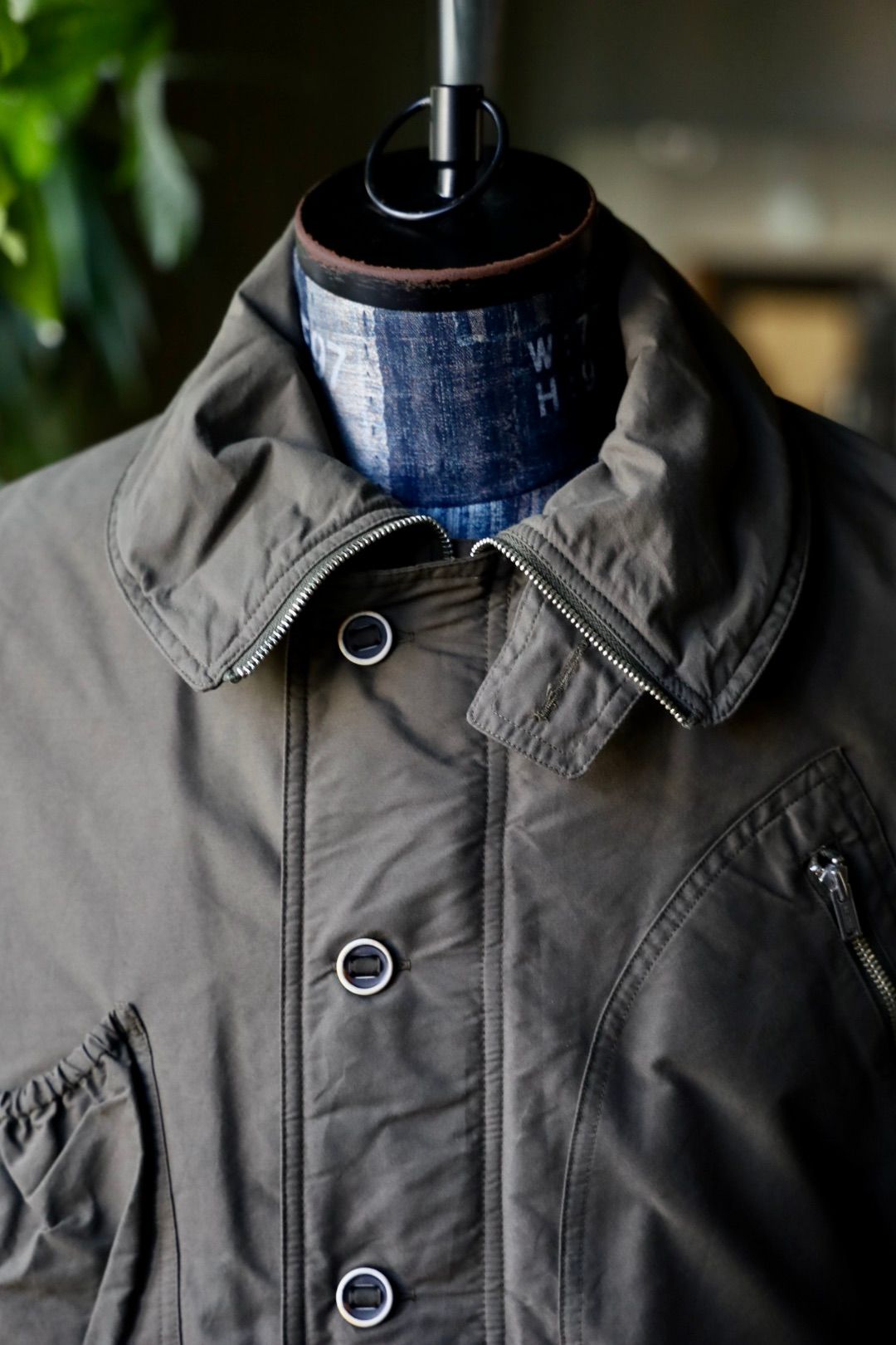 ヨーク 25FW ブルゾン "KATHARINE HAMNETT" Recycle Polyester Short Blouson(YK25FW01129B-KH)OLIVE