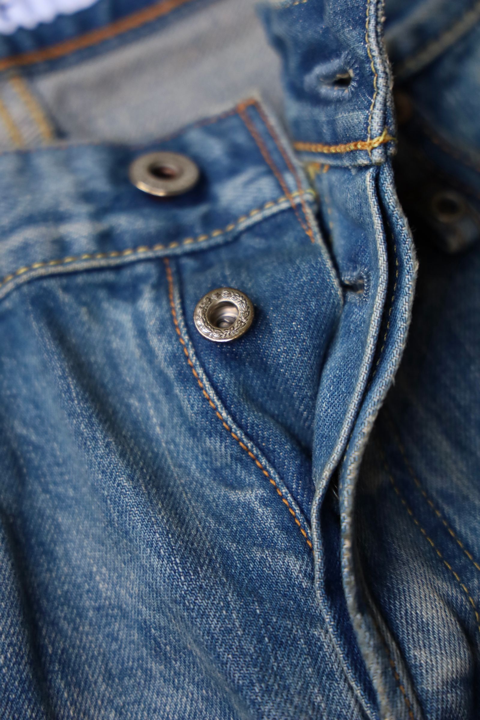 ファンダメンタル デニムパンツCLASSIC STRAIGHT DENIM CS121(FA25/MG121)INDIGO
