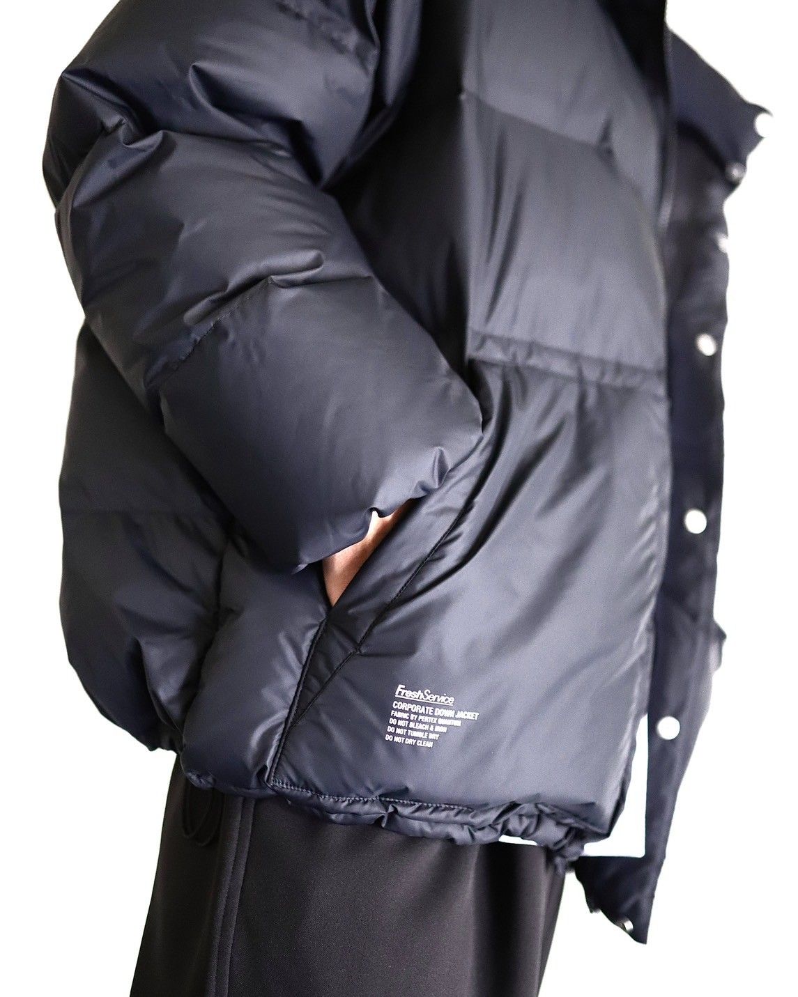 FreshService フレッシュサービス DOWN FABRIC TWO TUCK TRACK PANTSスタイル