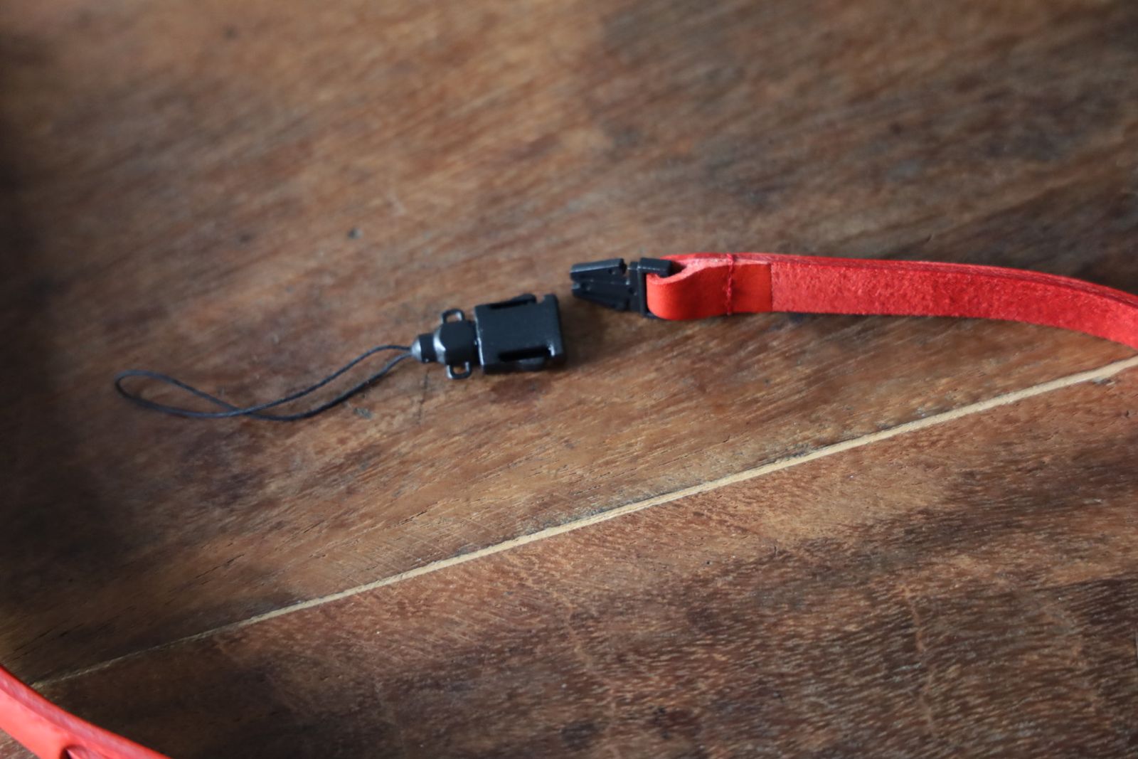 エンダースキーマ 25SA カメラストラップ camera strap(mj-rc-cst)red