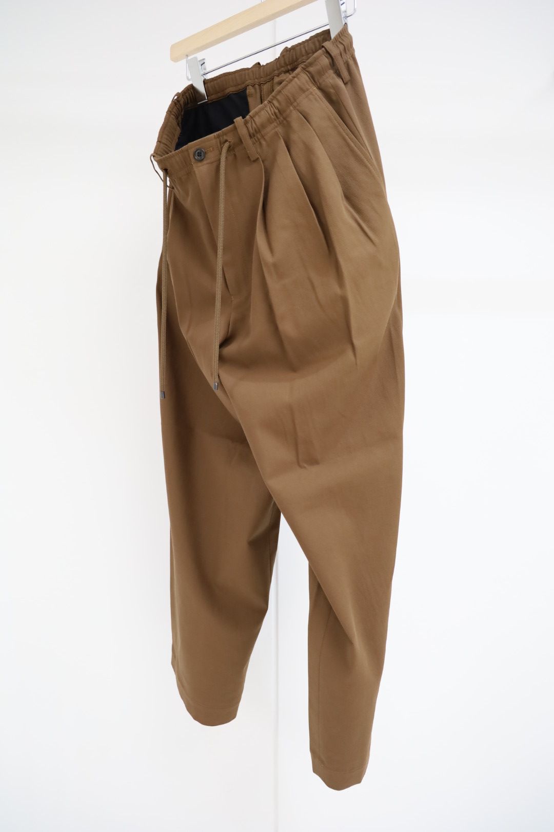 マーカウェア 26SS  60/2オーガニック強燃ボイル3/2ツイル / トリプルプリーテッドイージートラウザーズ(A26A16PT02C) Burnt Umber☆新作発売！