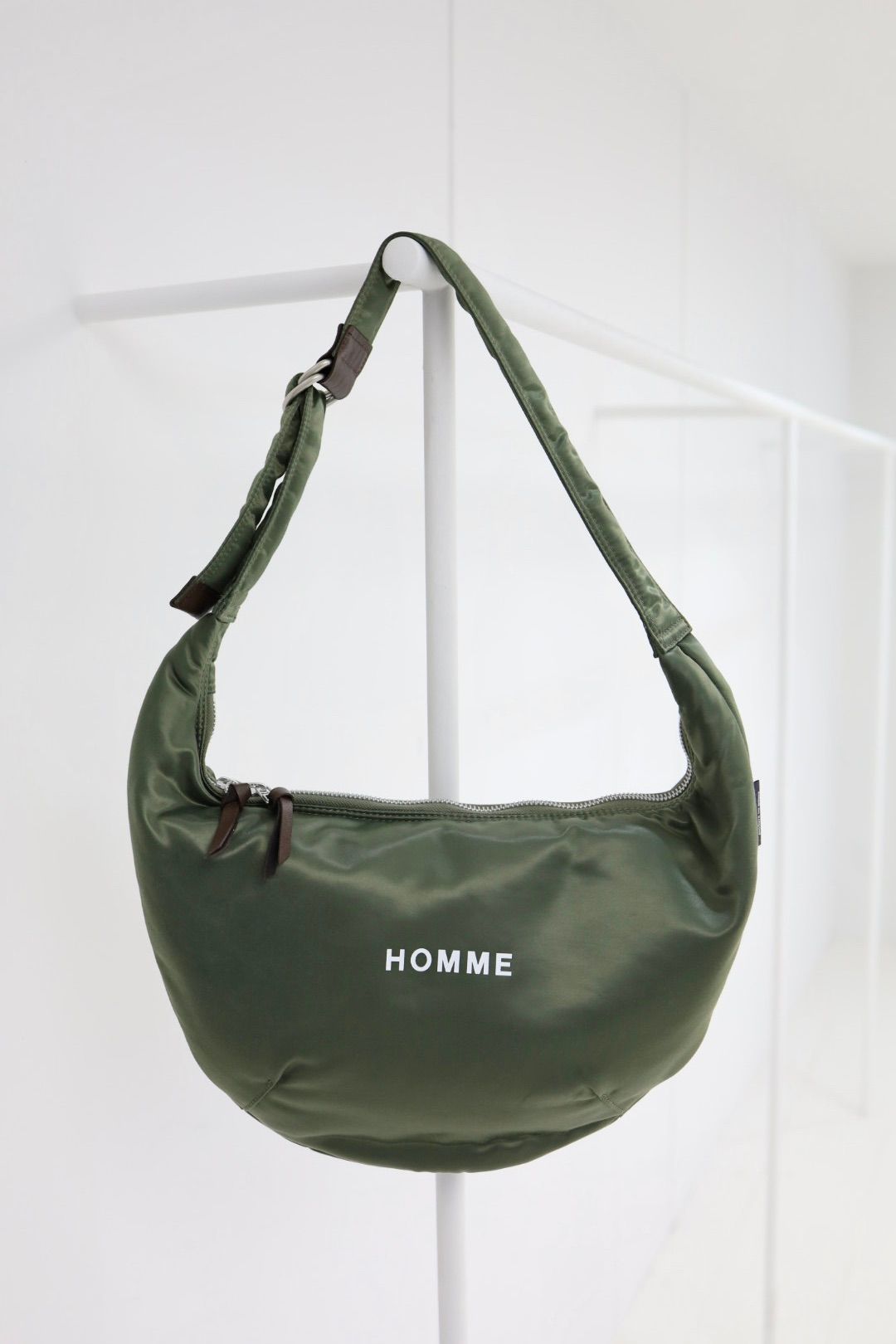 コムデギャルソンオム HOMMEロゴ限定 綿ナイロンショルダーバッグ(HP-K206-051)KHAKI☆12月13日(土)新作発売！