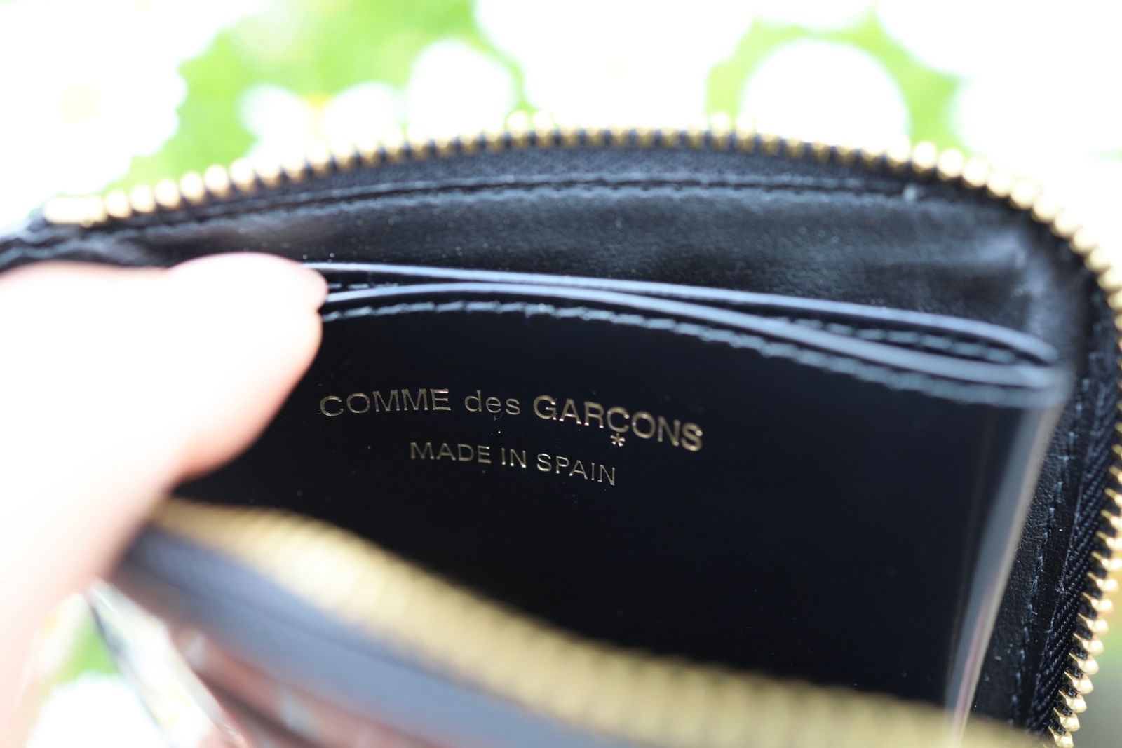 コムデギャルソン L字型ZIP財布(8Z-F031-051) DOT EMBOSSED LEATHER☆4月11日再入荷！