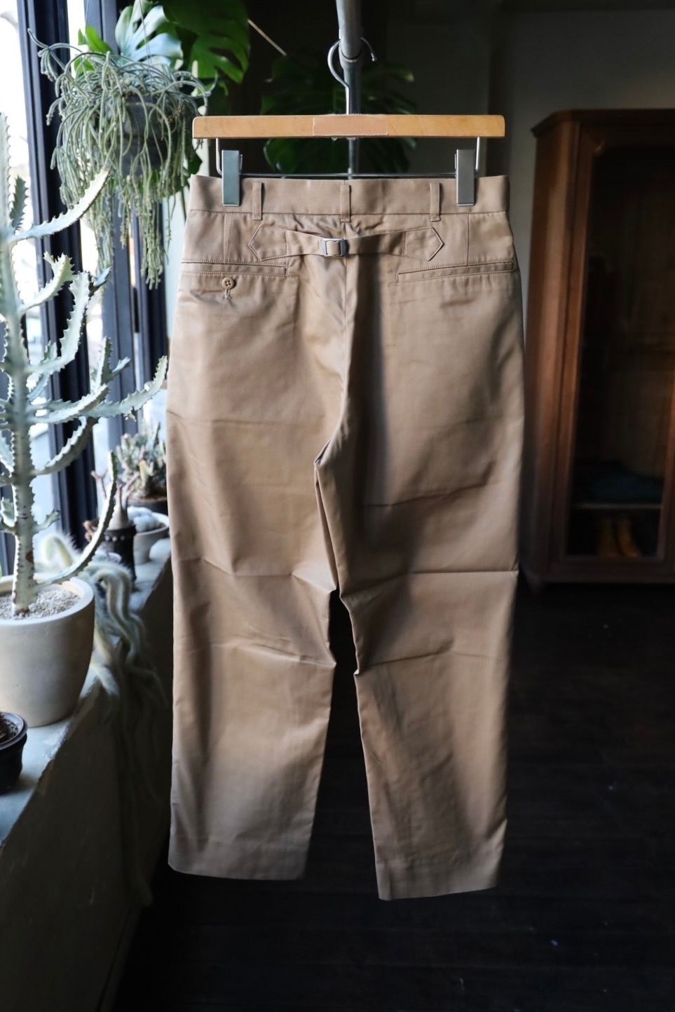 FOUNDOUR - ファウンダ 25SS TWILL PANT(015FD251015)BEIGE | mark