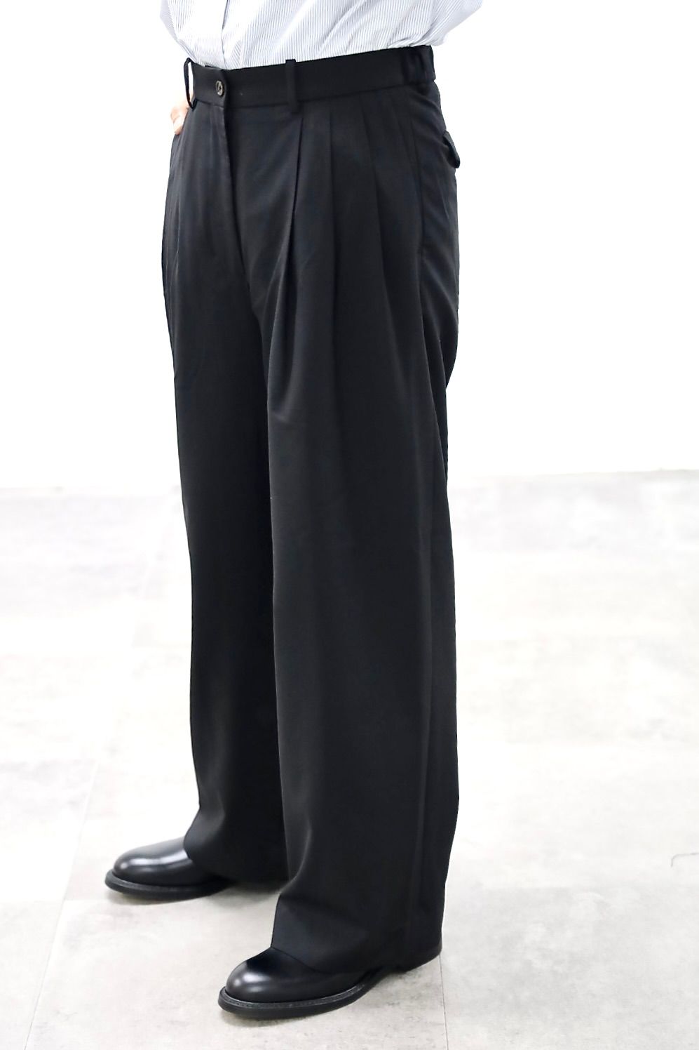 マーカウェア 26SS ワイドトラウザーズTRIPLE PLEATED WIDE TROUSERS(A26A15PT03C)BLACK☆新作発売！