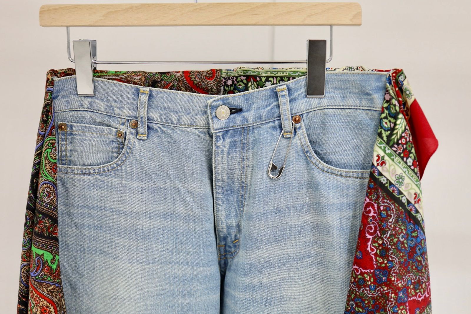 ジュンヤワタナベマン26SS Levi'sダブルネーム 綿セルビッチデニム 製品加工×シルクサテン×エステル更紗パンツ(WQ-P208-100) ☆3月6日(金)発売！