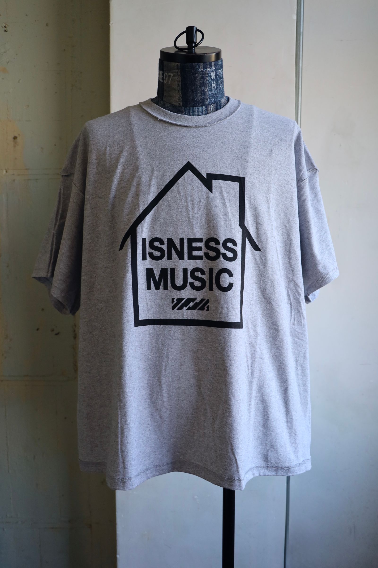 is-ness - イズネスミュージック 25SS LOGO T-SHIRT