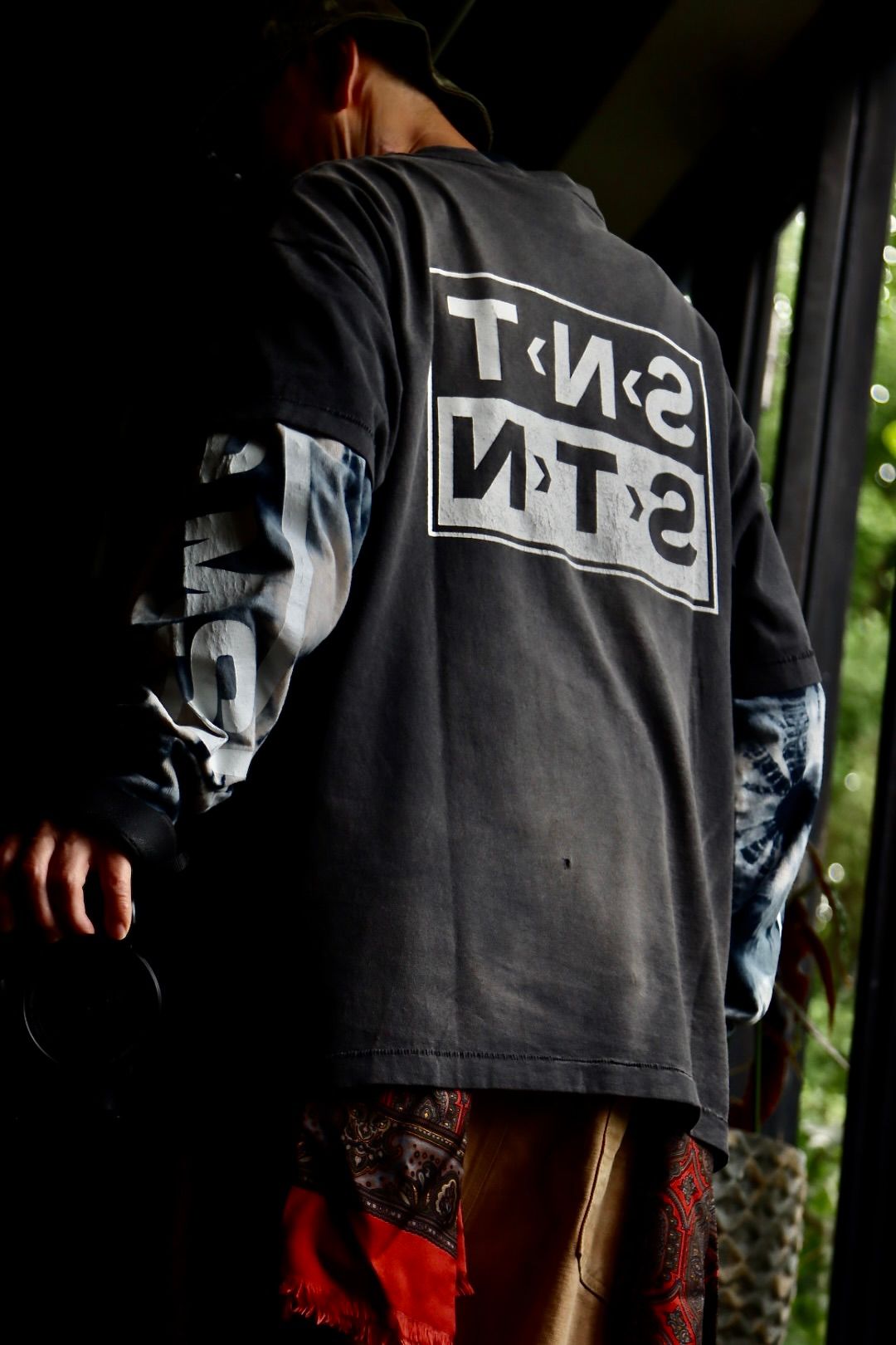 ©SAINT M×××××× 23AW S>N>T TEEスタイル