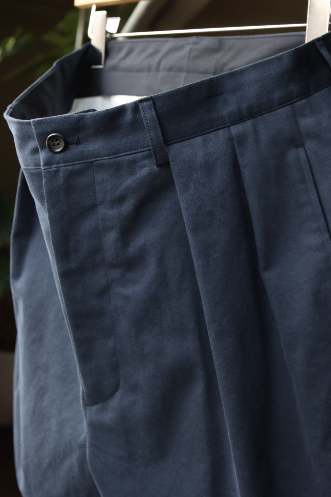 アプレッセショーツTwo Tuck Chino Shorts(23SAP-04-02H)NAVY