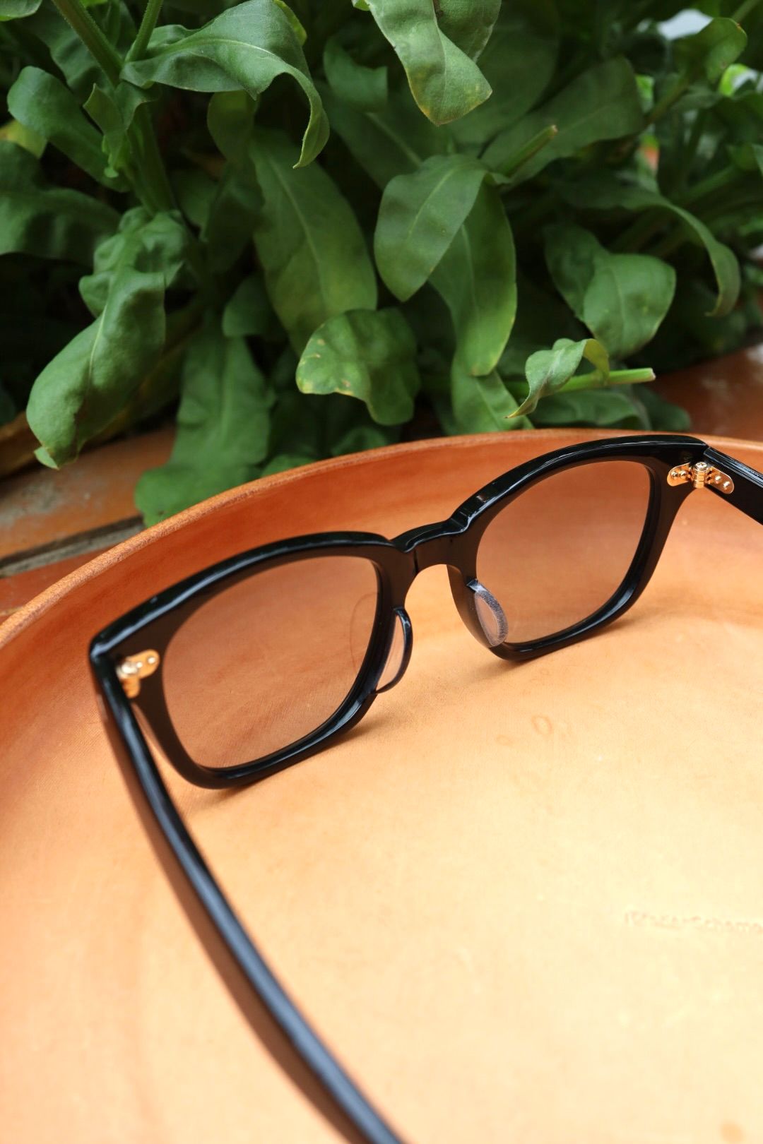 ノチノオプティカル "SANSUI" #2.GLOSS BLACK × GREY GREEN to D.GREY(調光モデル)