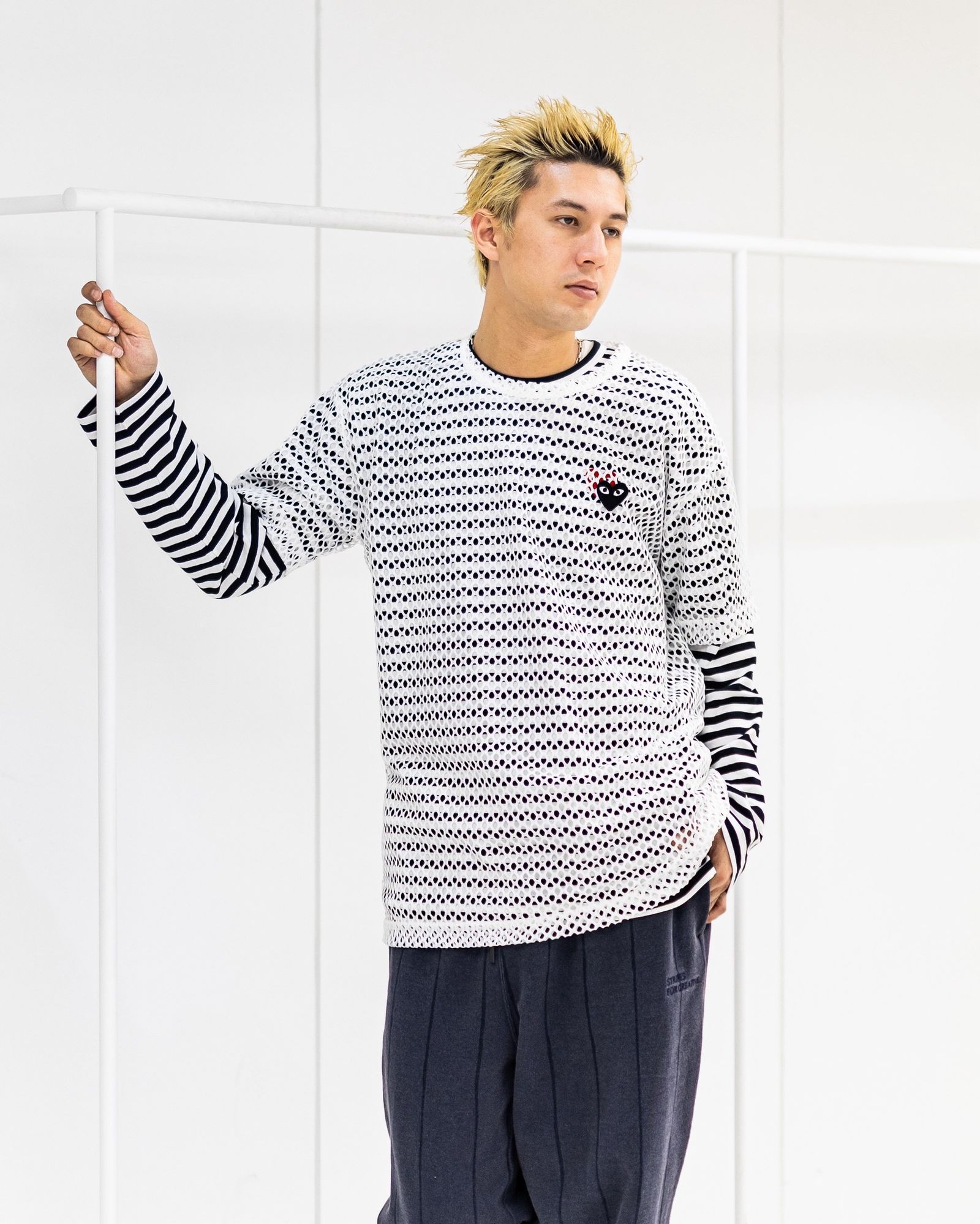 PLAY COMME des GARSONS BLACKエンブレムメッシュTシャツ ☆ 新作発売！