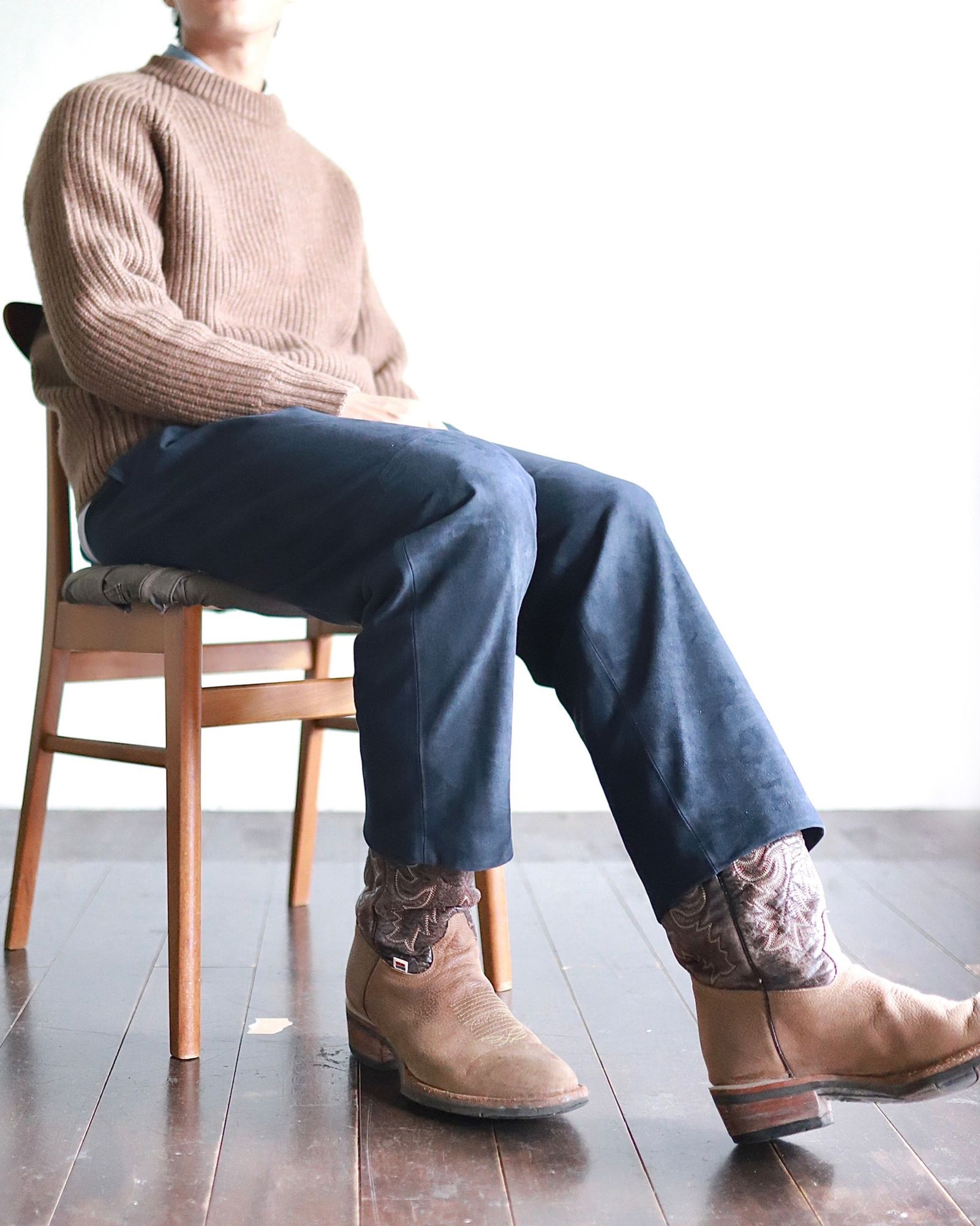 A.PRESSE 23AW Suede Trousersスタイル