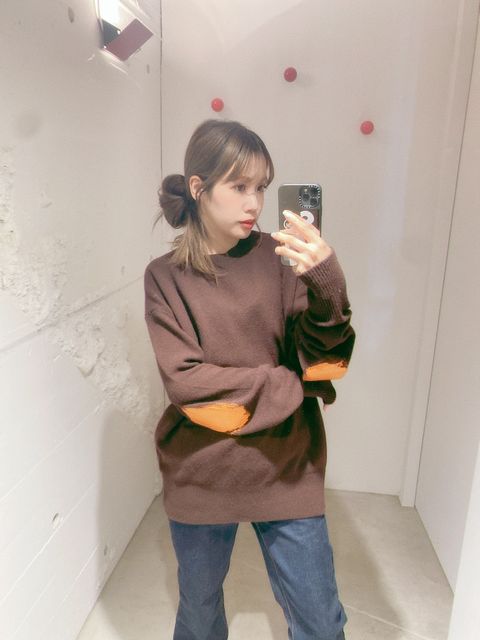 YOKE 新作PAINTED ELBOW PATCH SWEATER style.2024.8.23