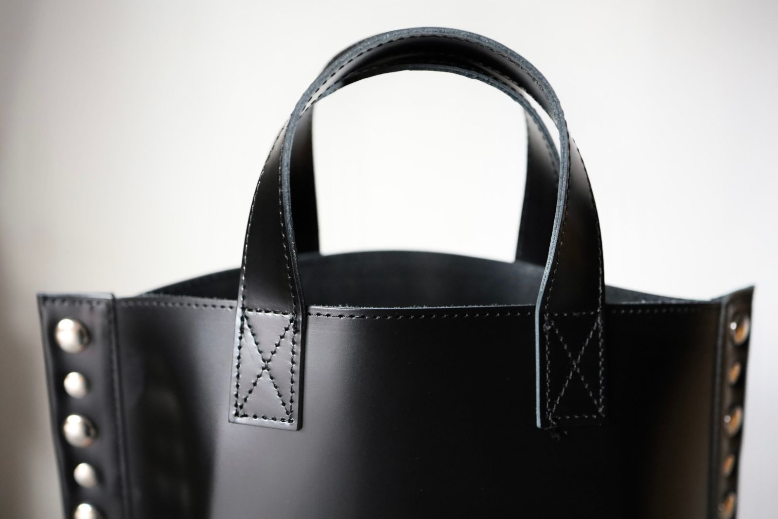 tao 26FW ステアガラス スタッズ付トートバッグ 小(TC-K204-052)BLACK☆8月7日(金)発売！